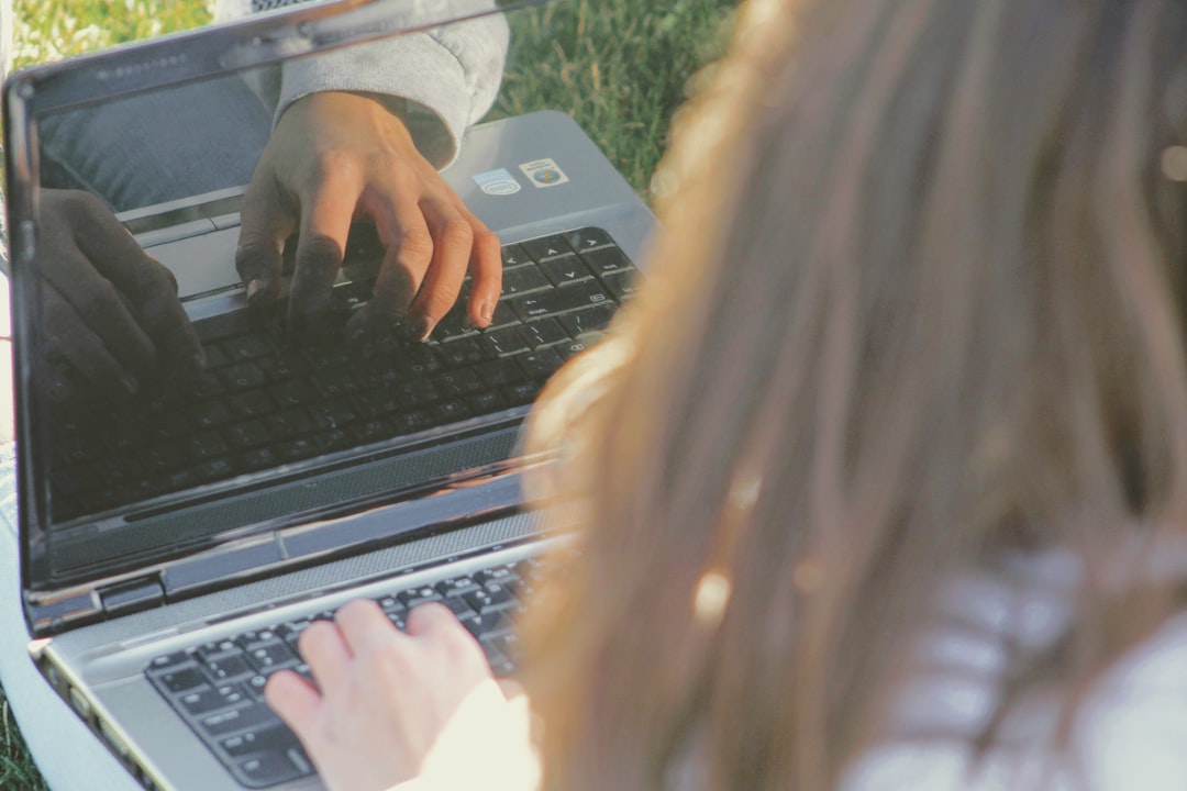 How to write cold outreach emails with AI — how to use AI to write emails
